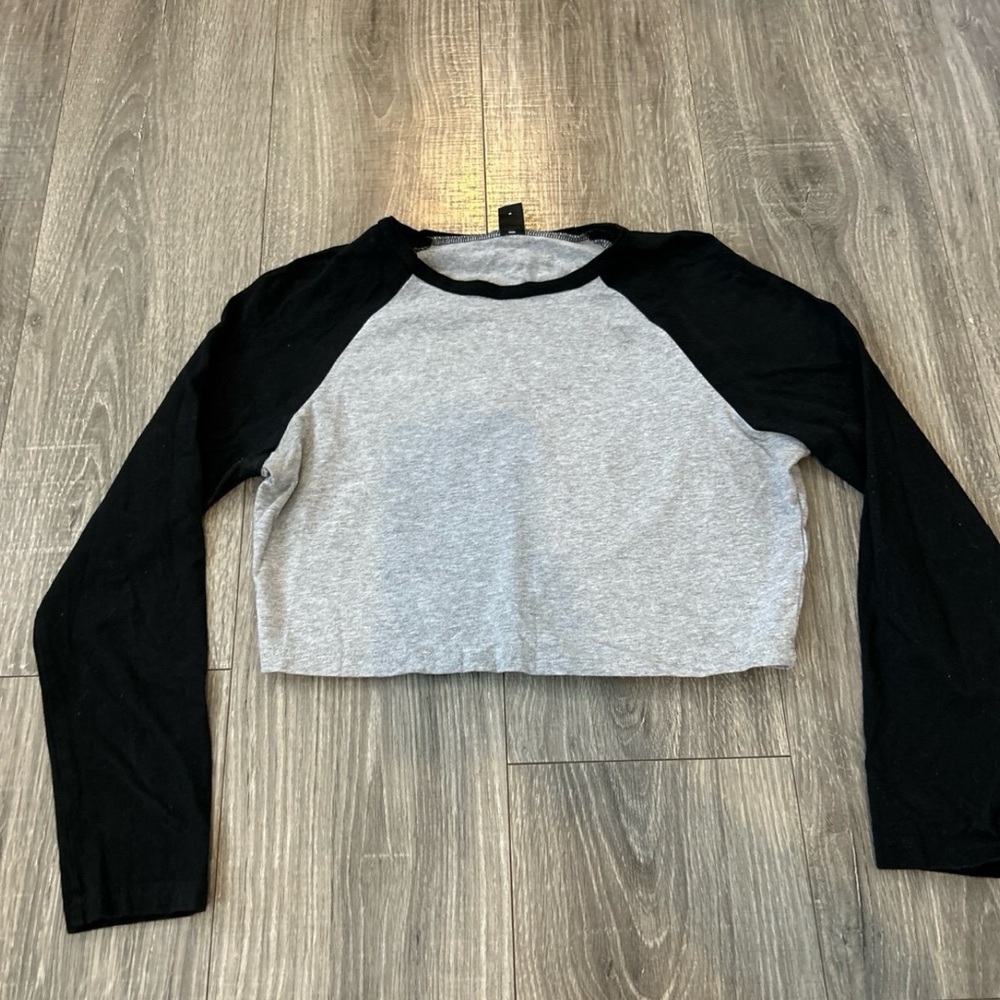Black and Gray Women's Raglan Top